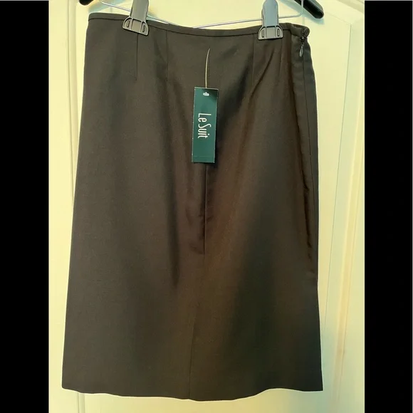 Le Suit - Women’s Suit Jacket and Skirt - Picture 3 of 5